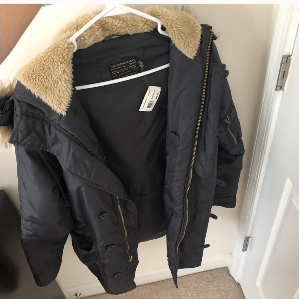 Men’s puff winter coat.